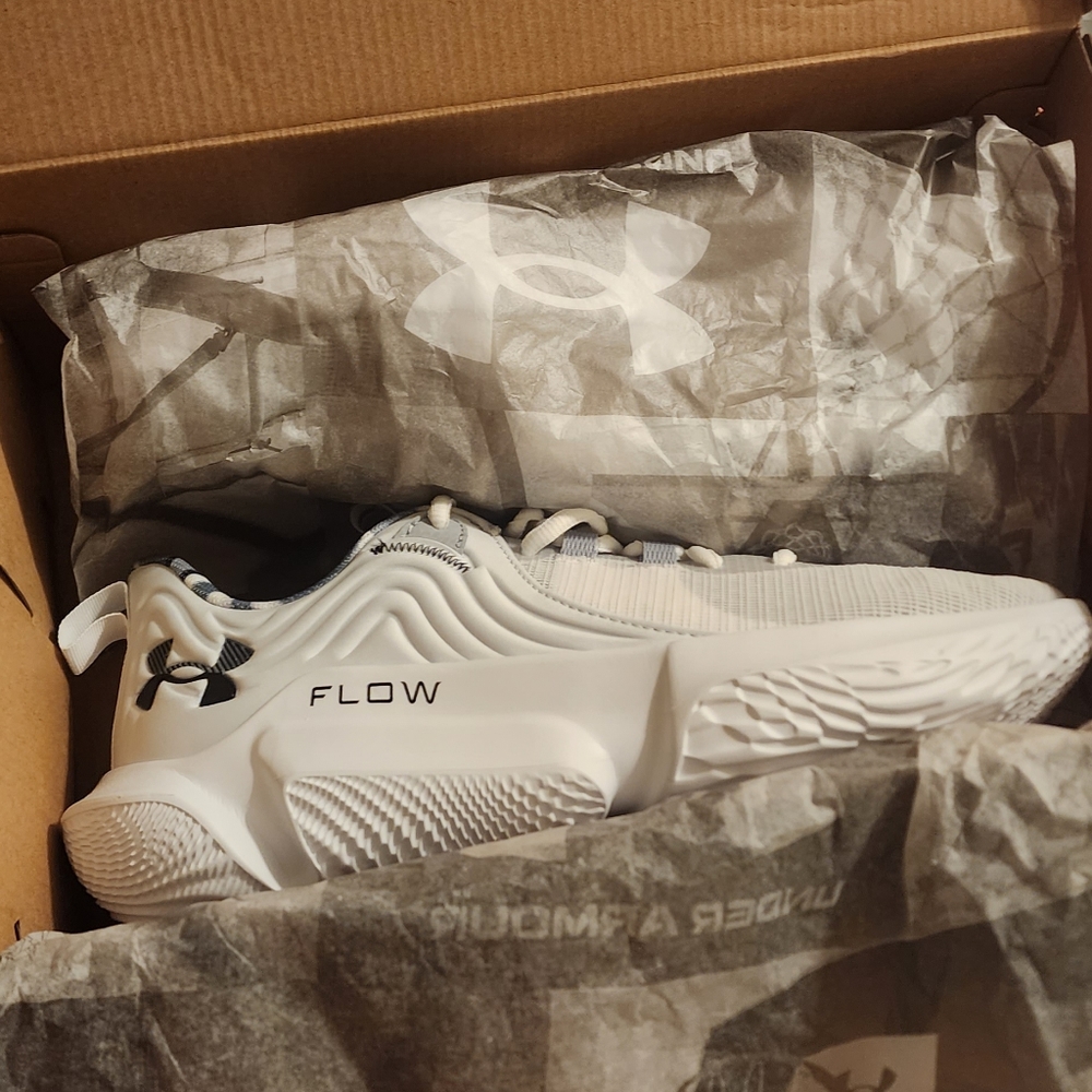 BNIB Under Armour Flow Futr X 2 Team Unisex Basketball Shoe size 10 men's & 11.5